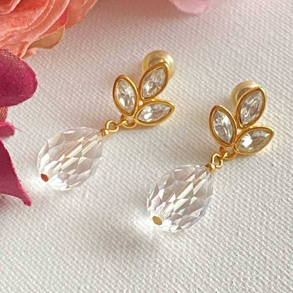 🎀 Chandelier Napier Pear Shaped Crystal Prism Pierced Earrings